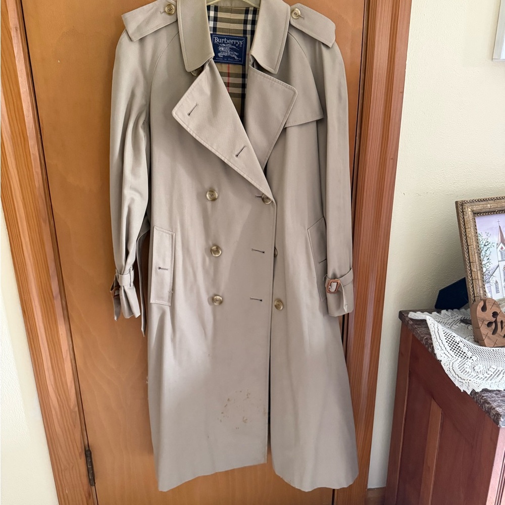 Burberry Beige Double-Breasted Trench Coat with Classic Check Lining